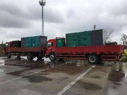 大新涂抹密封胶后，需要等待多长时间才能安装水冷式机油散热器密封件？